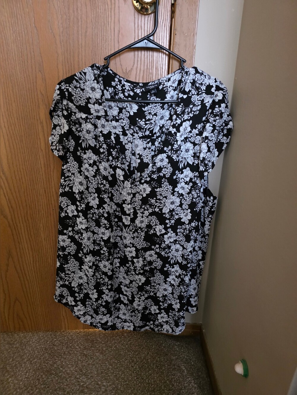 Torrid Harper Shirt Black and White Floral